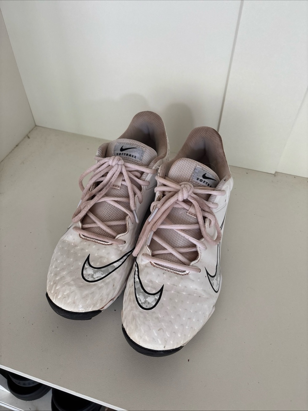 Nike Women’s White Softball Cleats Sz 8.5